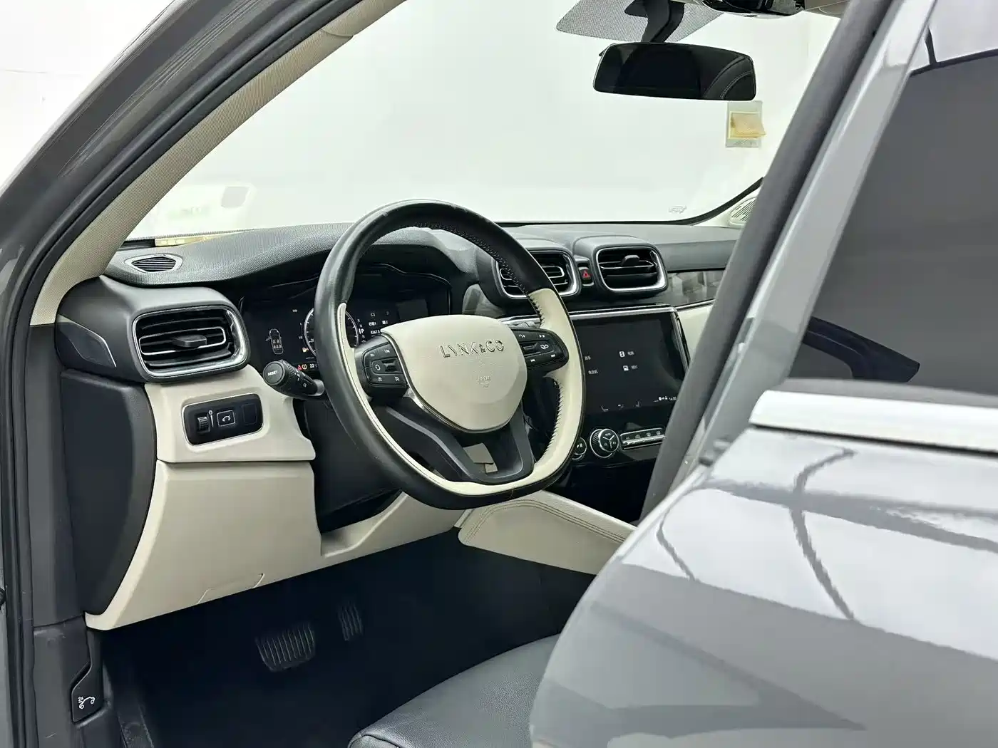Lynk & Co 02 2018 1.5T DCT 2WD Shine Edition China V фото 4