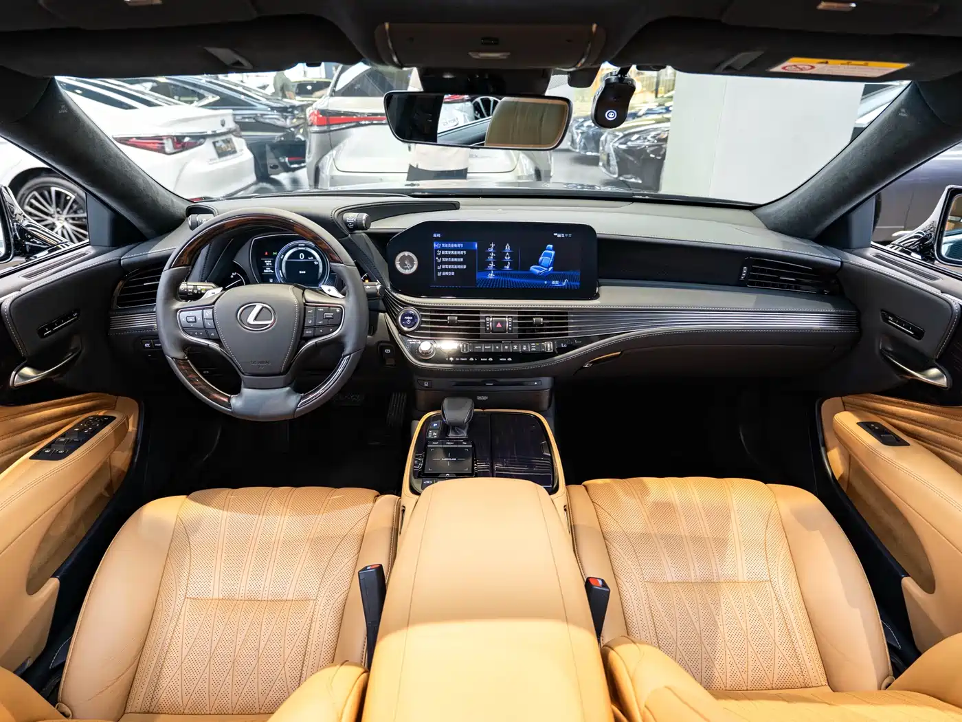 Lexus LS 2021 500h Luxury Edition фото 13