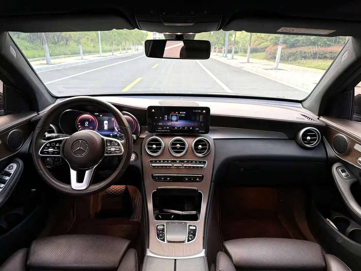 Mercedes-Benz GLC 2022 Facelift GLC 260 L 4MATIC Luxury Model фото 14