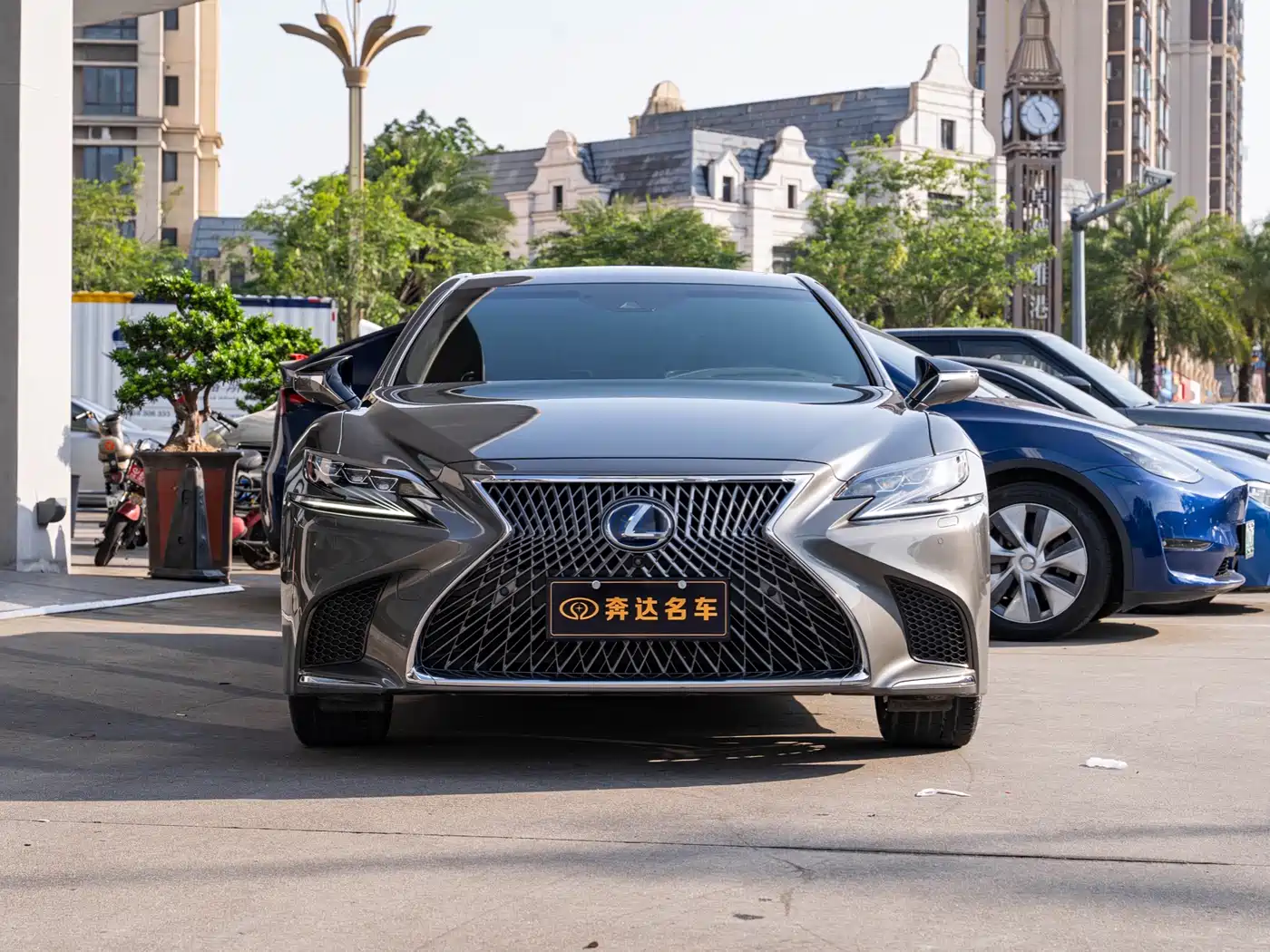 Lexus LS 2018 500h Luxury Edition China V фото 2