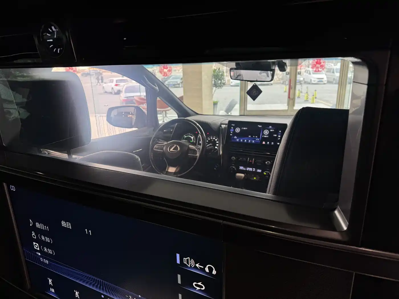 Lexus LM 2020 300h 4-Seat Imperial Edition фото 17
