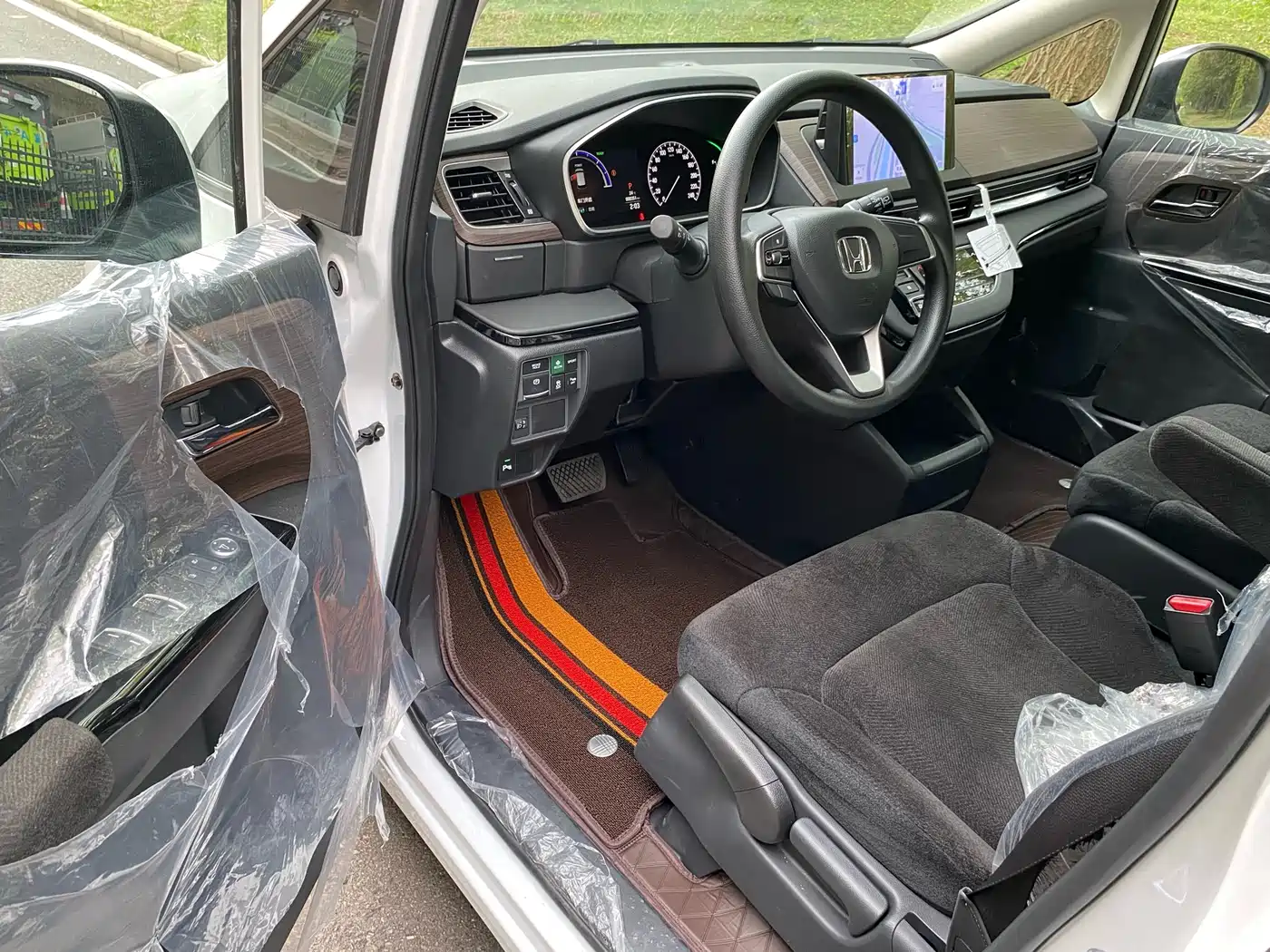 Honda Odyssey 2026 2.0L e:HEV Sharp Delight Edition фото 4