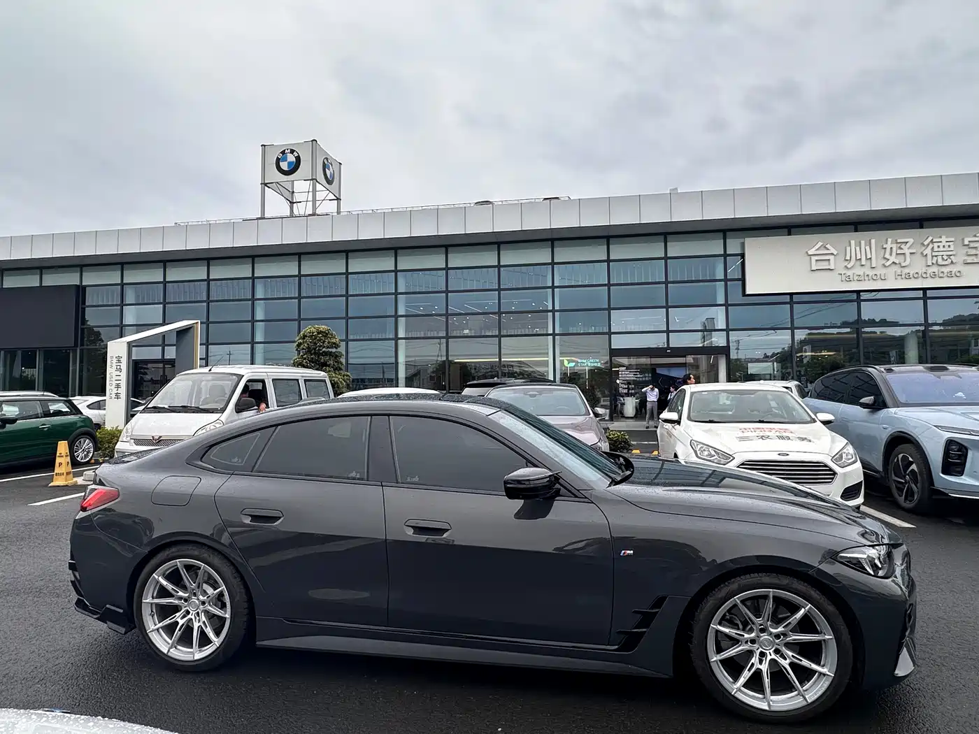 BMW 4 Series 2024 430i Gran Coupe M Sport Shadowline Package фото 9