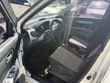 Photo 5 - Suzuki Swift