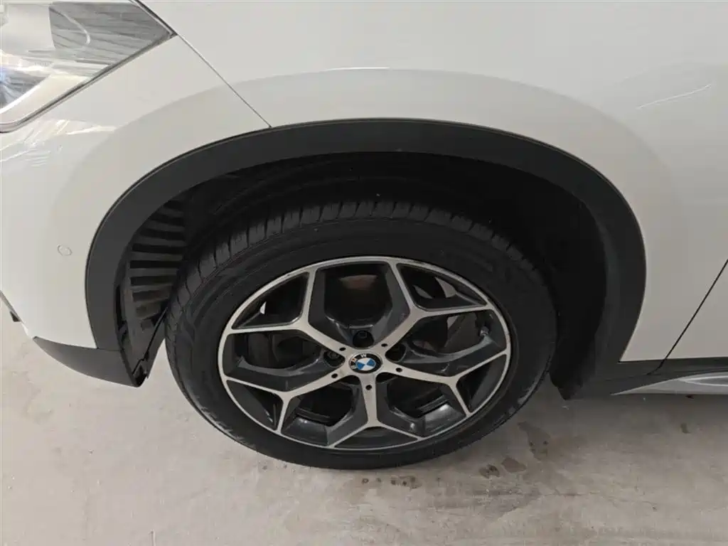 BMW X1 2016 sDrive18Li Luxury Model фото 23