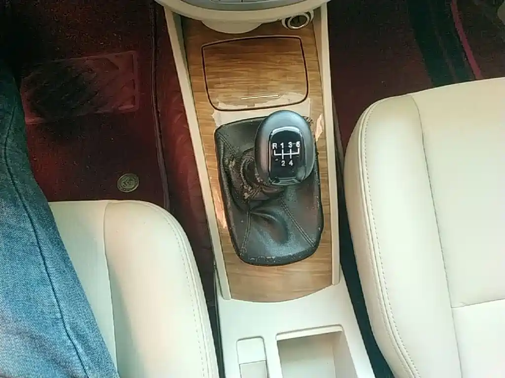 Buick Excelle 2015 1.5L Manual Classic фото 14