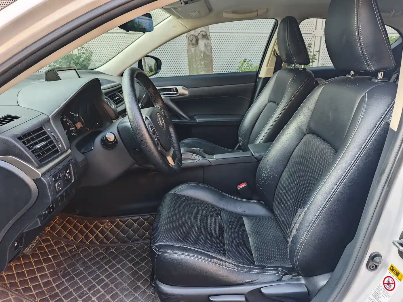 Lexus CT 2015 CT200h Dark Knight Edition фото 20