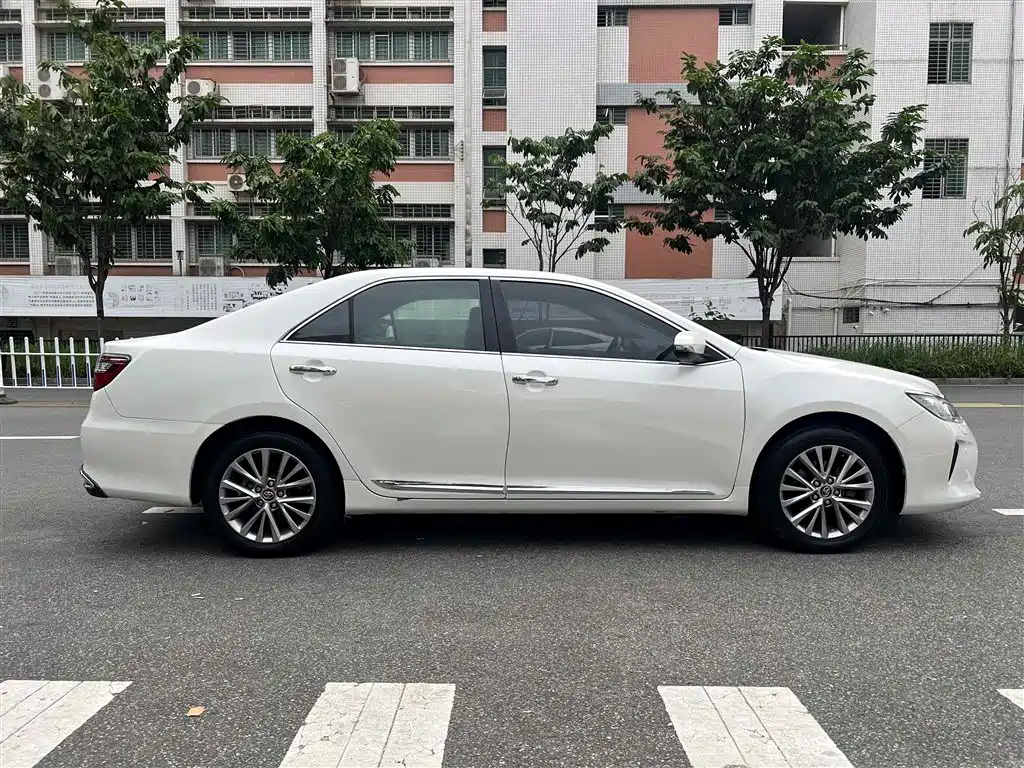 Toyota Camry 2016 2.5G 10th Anniversary Luxury Navigation Edition фото 7