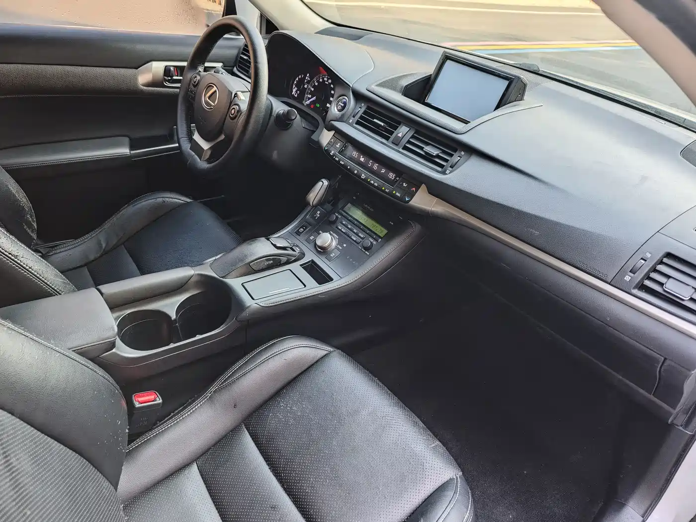 Lexus CT 2015 CT200h Dark Knight Edition фото 27