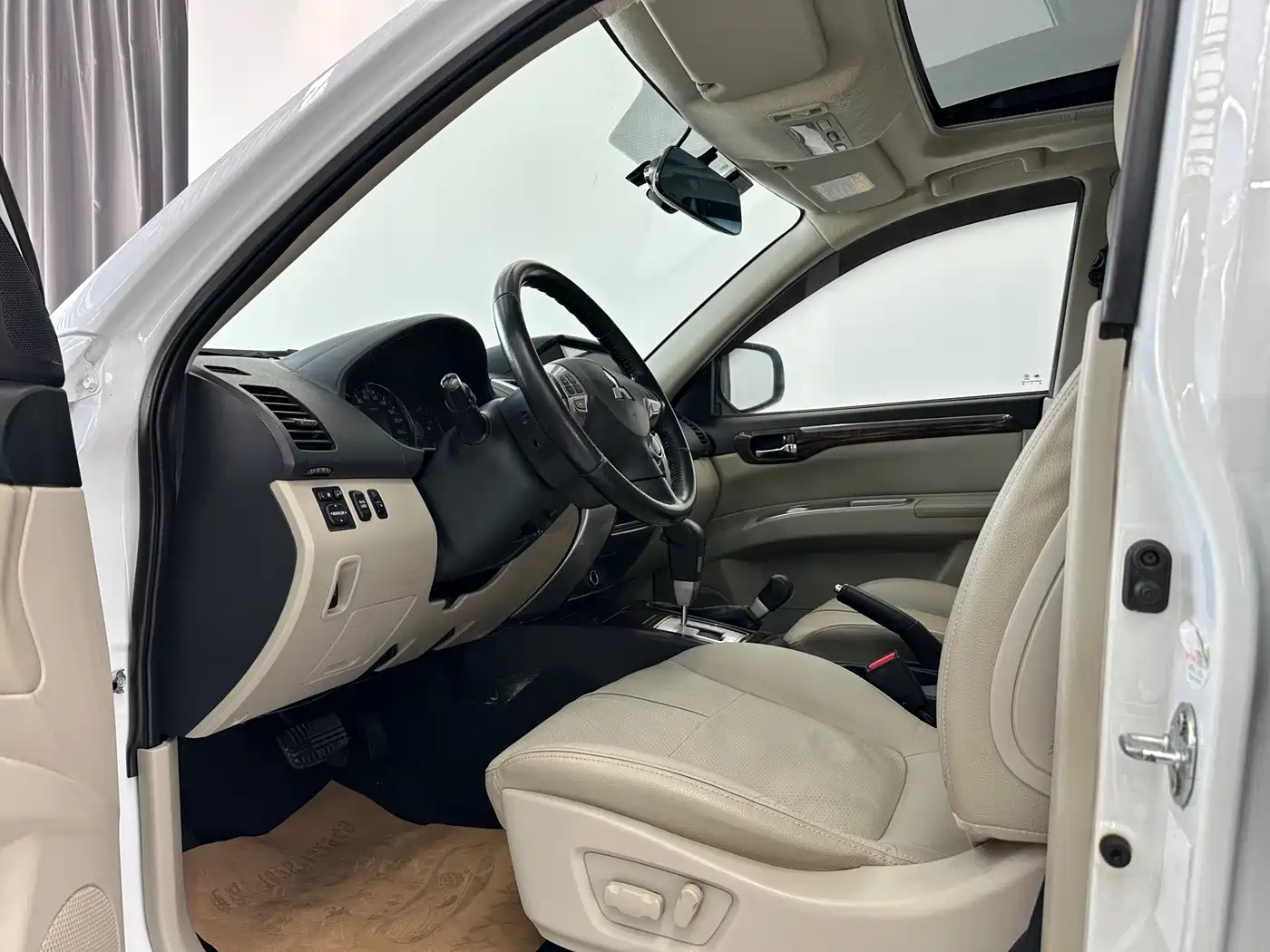 Mitsubishi Pajero Sport 2013 3.0L Automatic 4WD Flagship фото 4