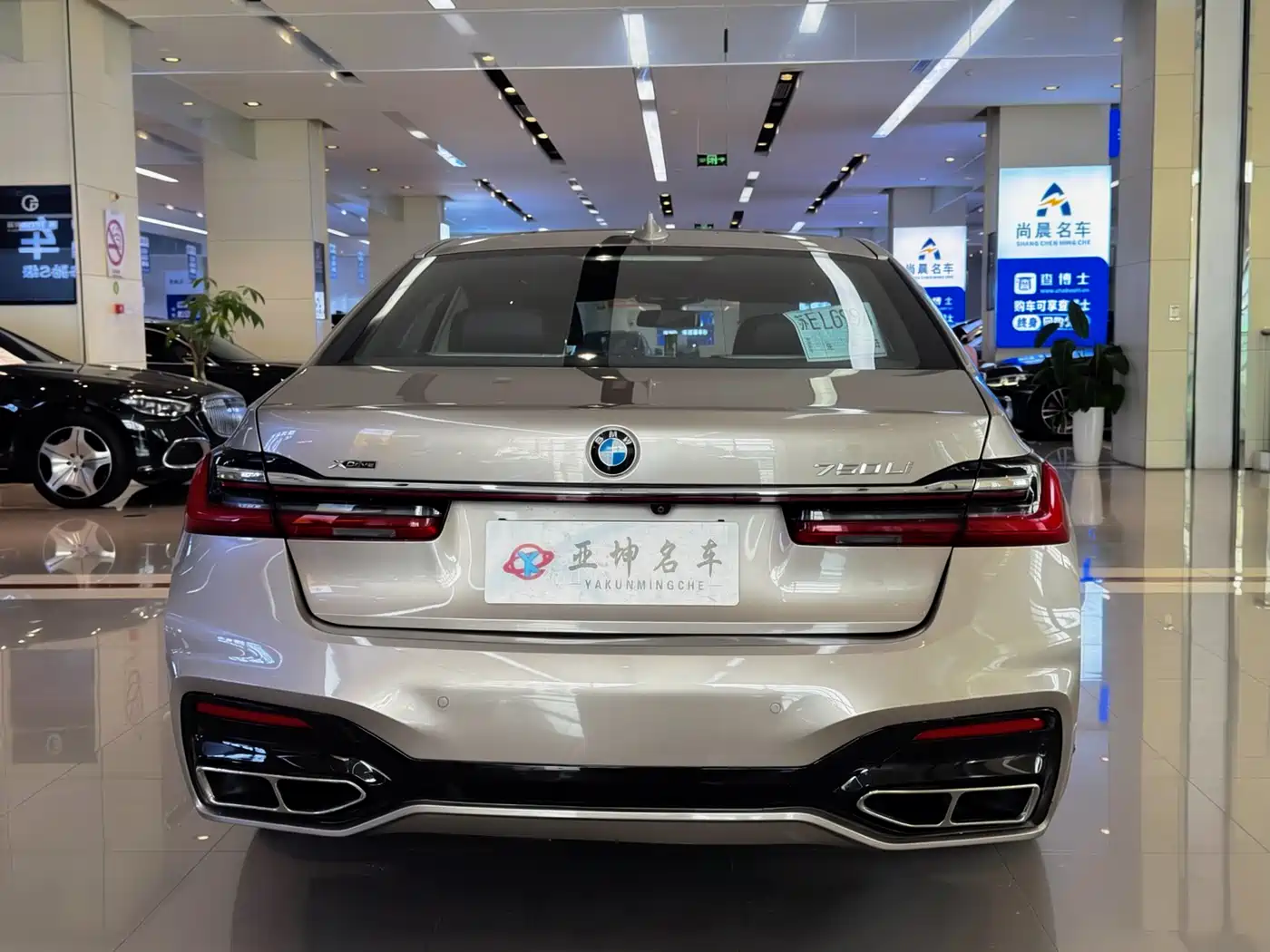 BMW 7 Series 2016 750Li xDrive 4-Seater фото 17