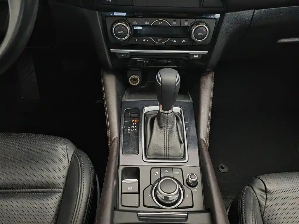 Mazda Atenza 2017 2.0L Skyactiv-G Luxury фото 13