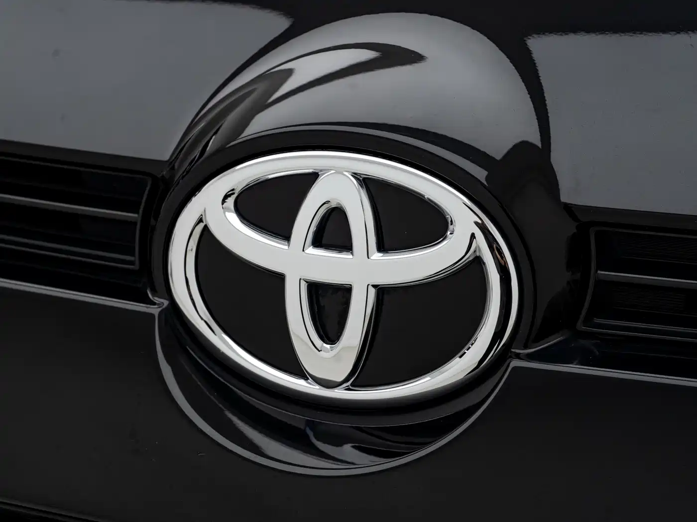 Toyota Wildlander 2023 2.0L CVT FWD LE фото 17