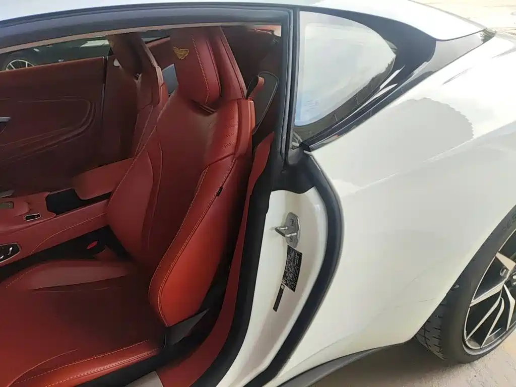 2022 Aston Martin DB11