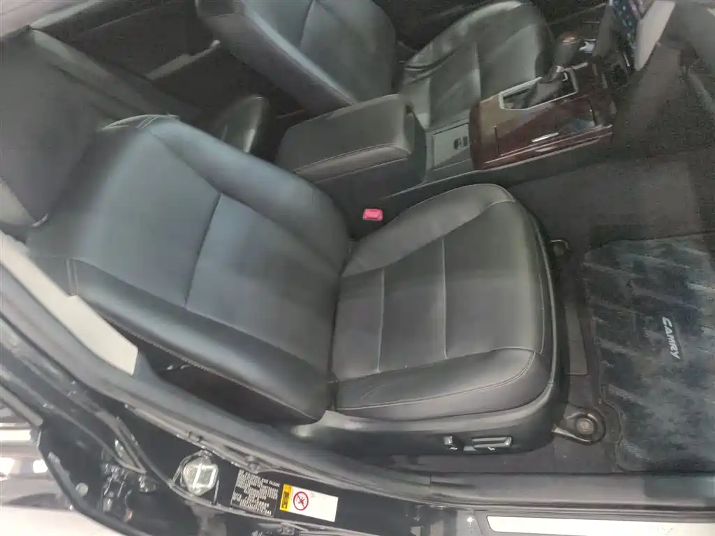 Toyota Camry 2016 2.0G 10th Anniversary Leading Edition фото 20