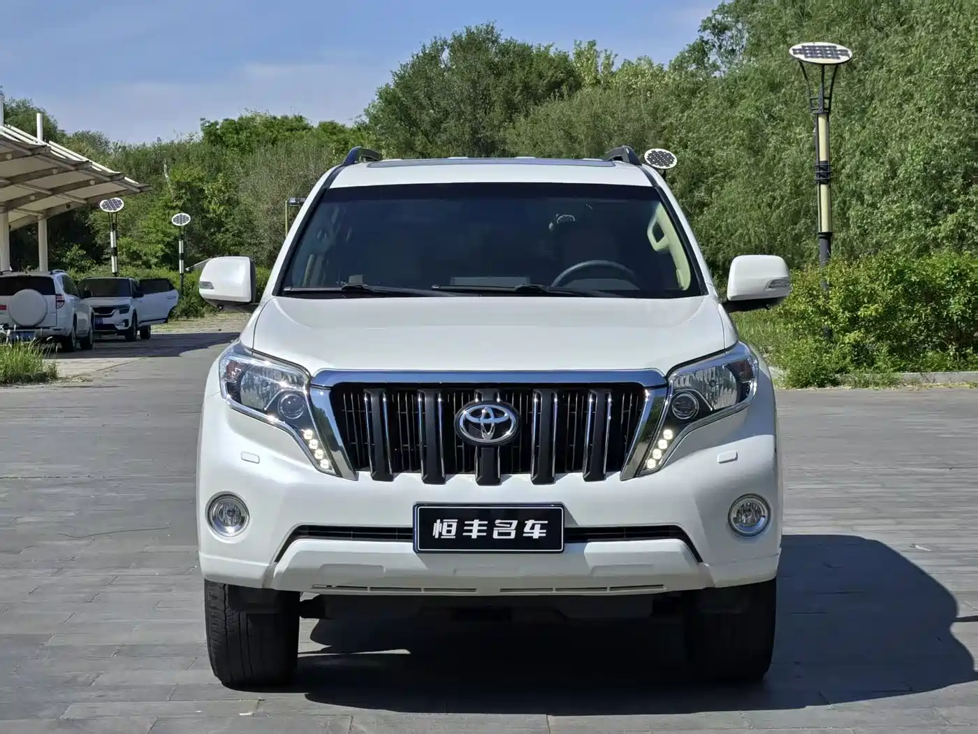 Toyota Prado 2016 2.7L Auto Luxury Edition фото 2