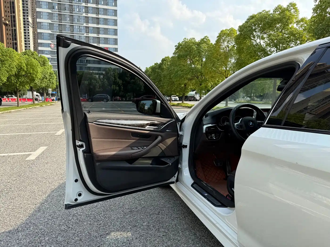 BMW 5 Series 2019 525Li M Sport Package фото 7