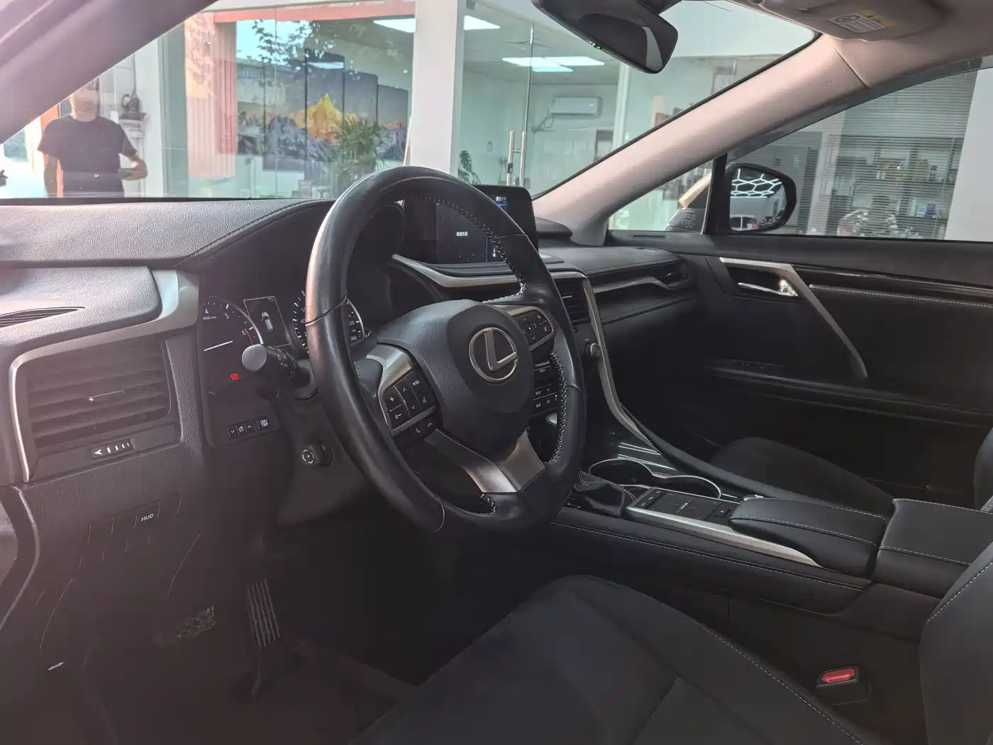 Фото 5 - Lexus RX
