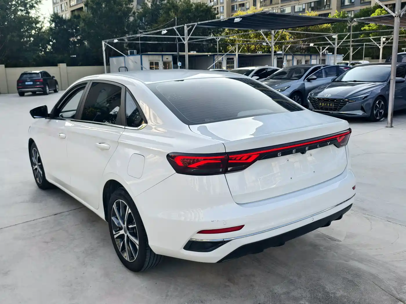 Фото 5 - Geely Emgrand