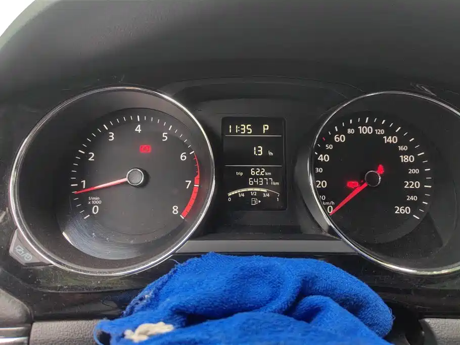 Volkswagen Sagitar 2015 1.6L Automatic Comfort фото 14