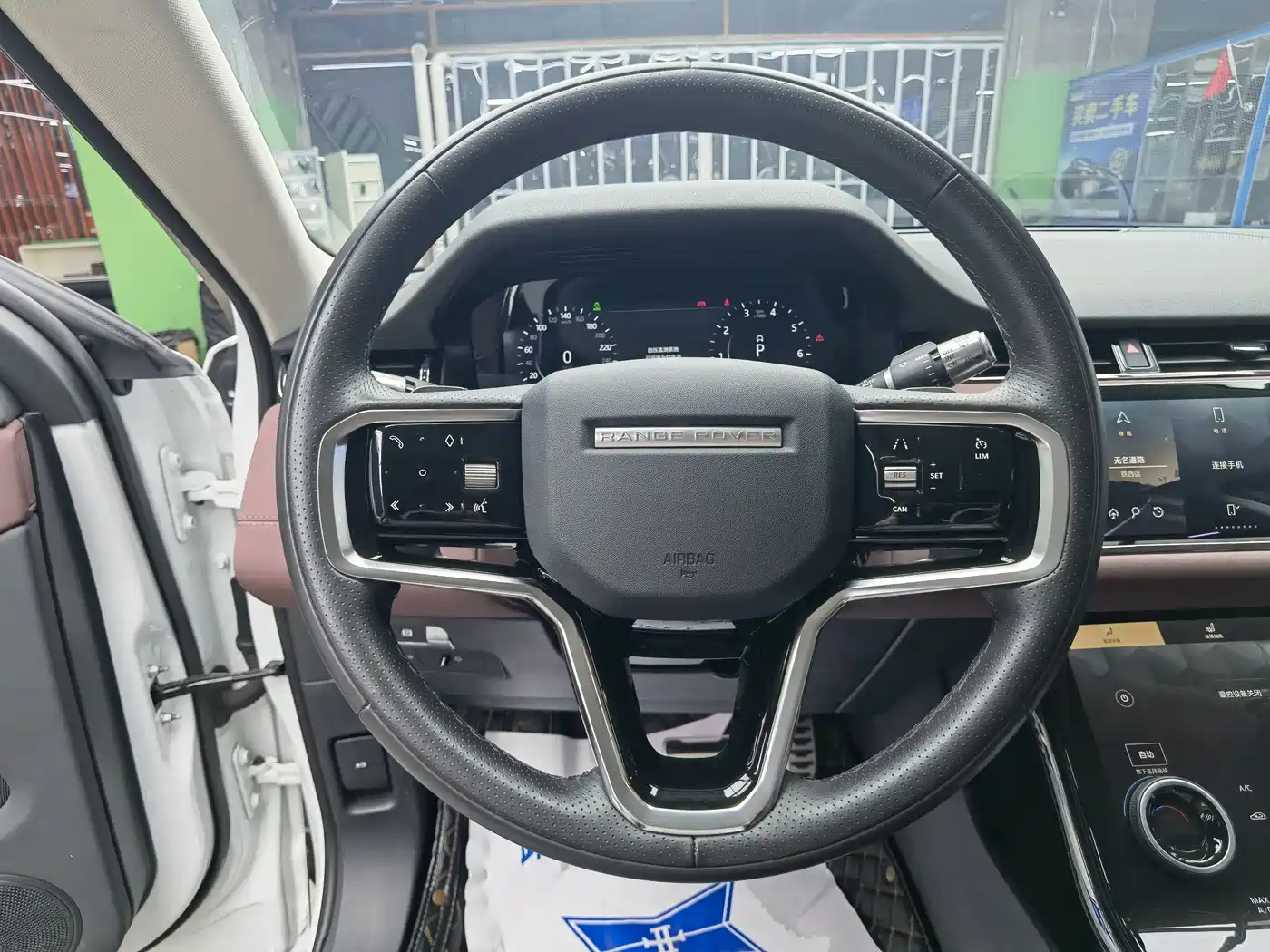 Land Rover Range Rover Evoque 2022 Range Rover Evoque L 249PS R-Dynamic Luxury Edition фото 10