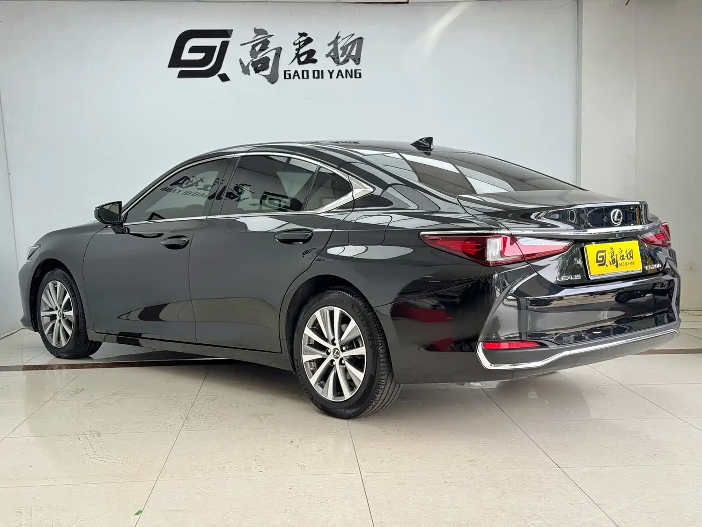 Фото 26 - Lexus ES
