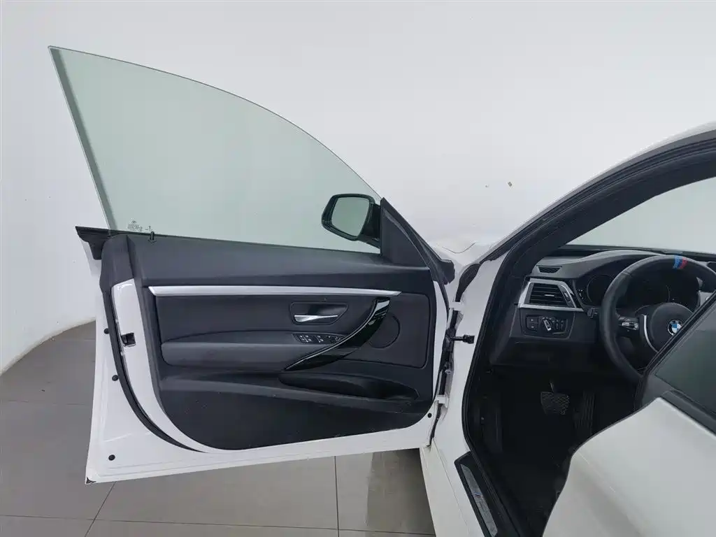 BMW 3 Series GT 2020 320i M Sport Package фото 8