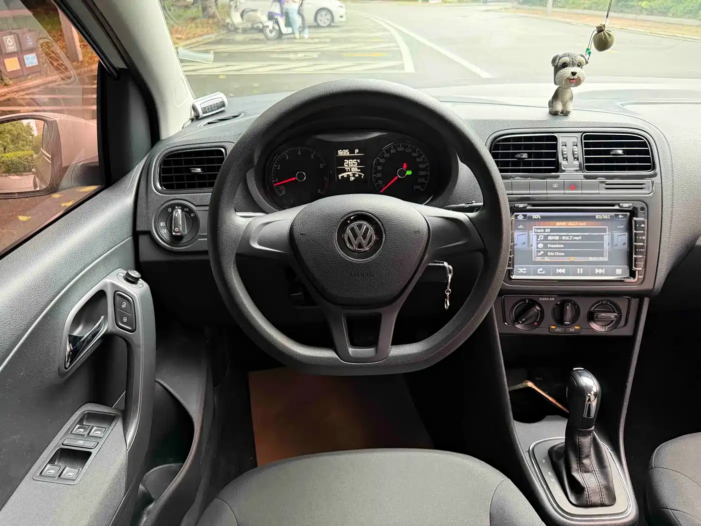 Фото 14 - Volkswagen Polo
