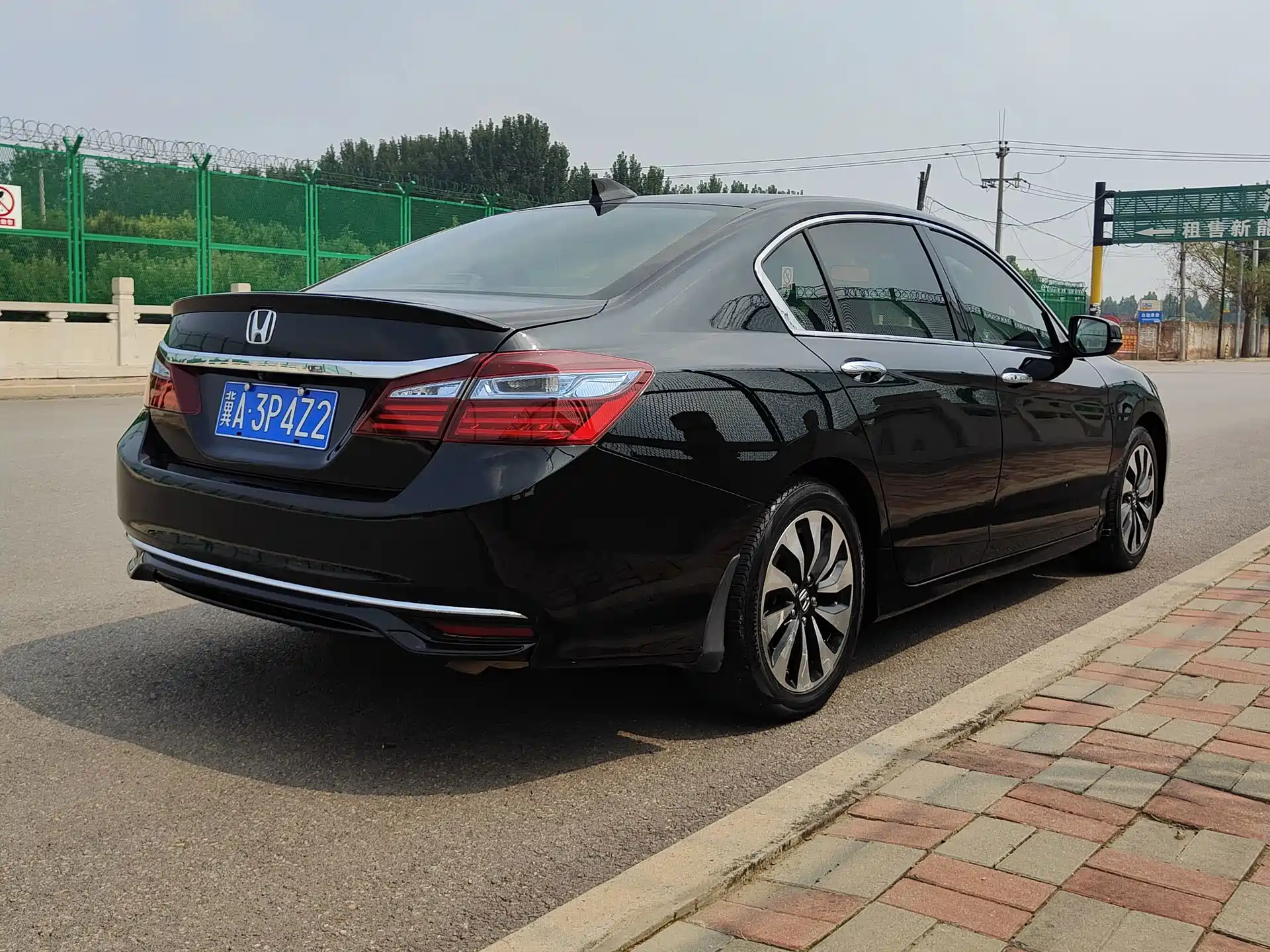 Фото 4 - Honda Accord