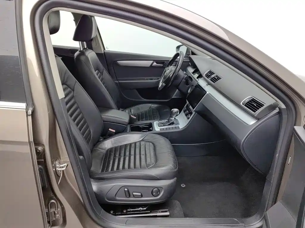 Фото 23 - Volkswagen Magotan