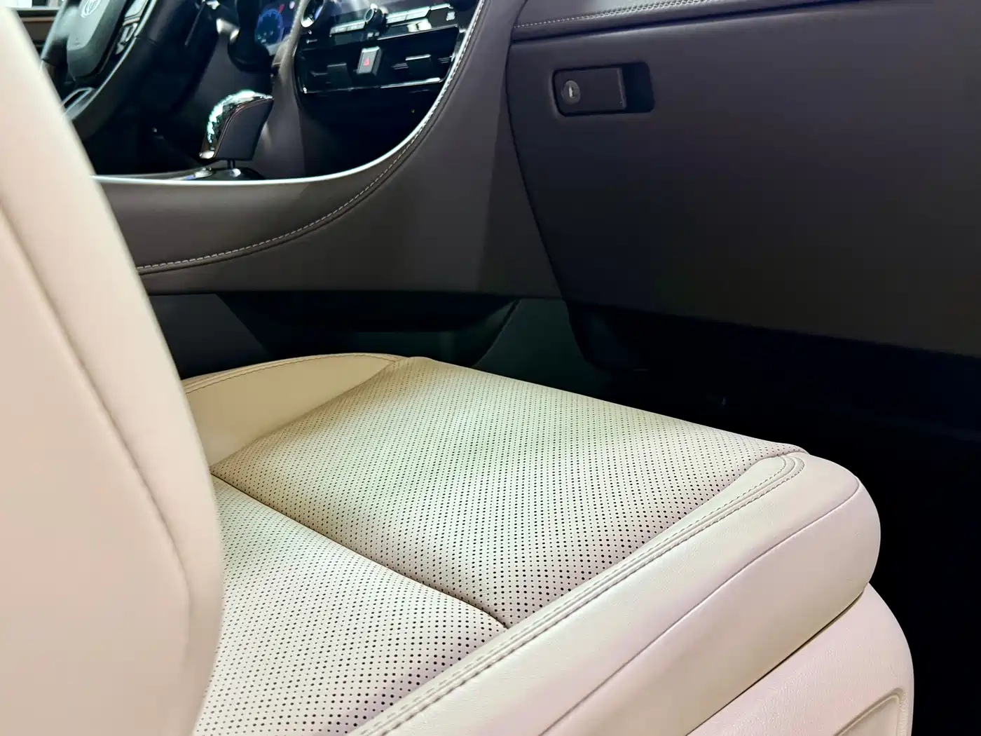 Toyota Alphard 2025 Hybrid 2.5L Prestige Gold Edition фото 22