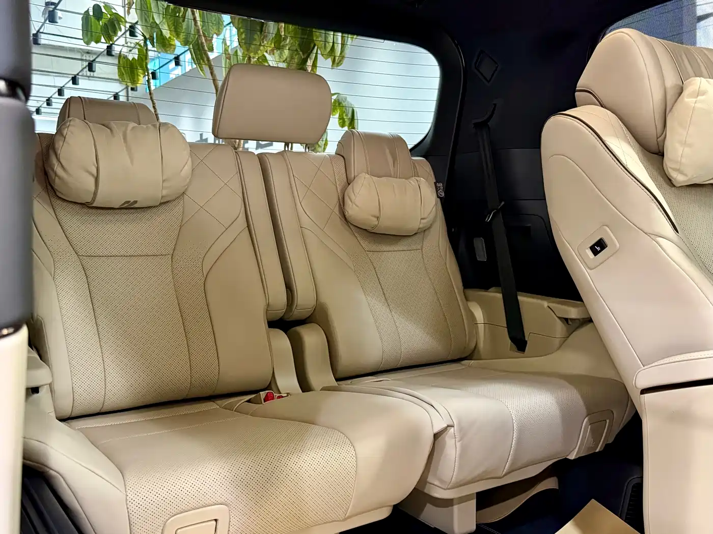 Toyota Alphard 2025 Hybrid 2.5L Prestige Gold Edition фото 35