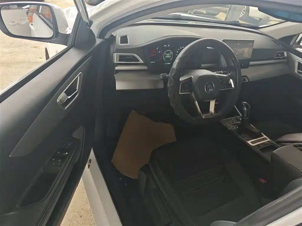 BYD Qin 2019 1.5L Automatic Prestige фото 16