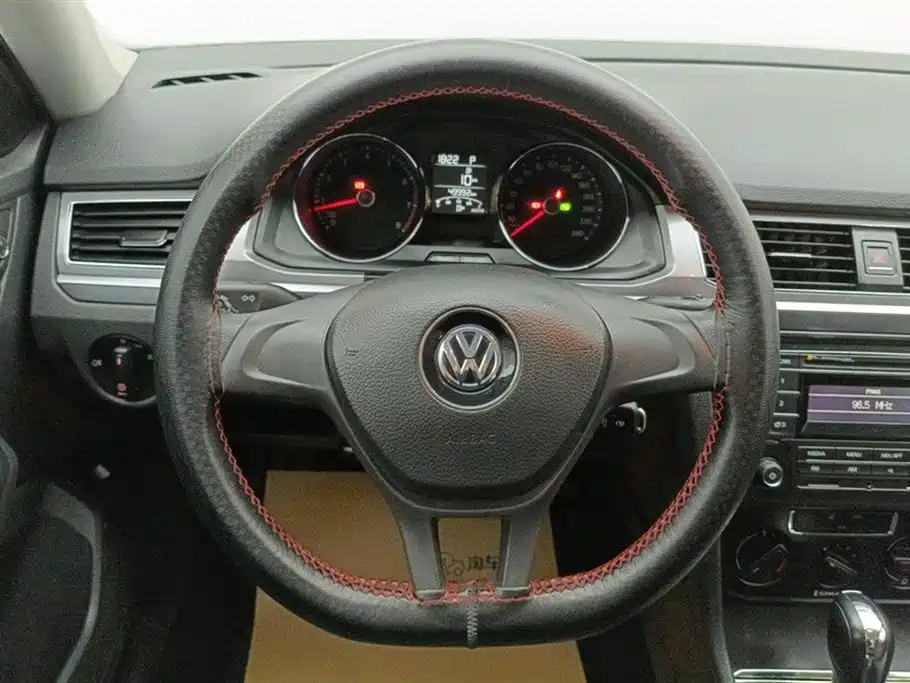 Volkswagen Bora 2018 1.5L Automatic Fashion фото 15