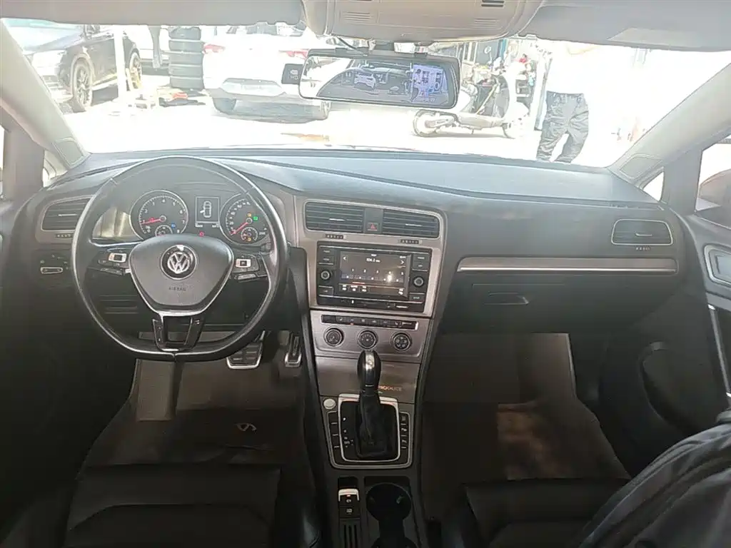 Volkswagen Golf 2015 1.4TSI Automatic Luxury фото 10