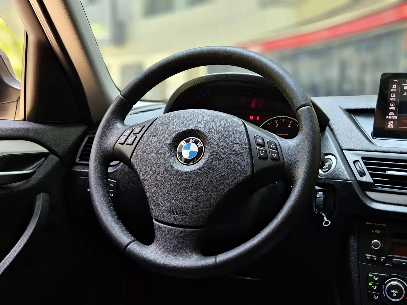 BMW X1 2012 sDrive20i Leading Model фото 17