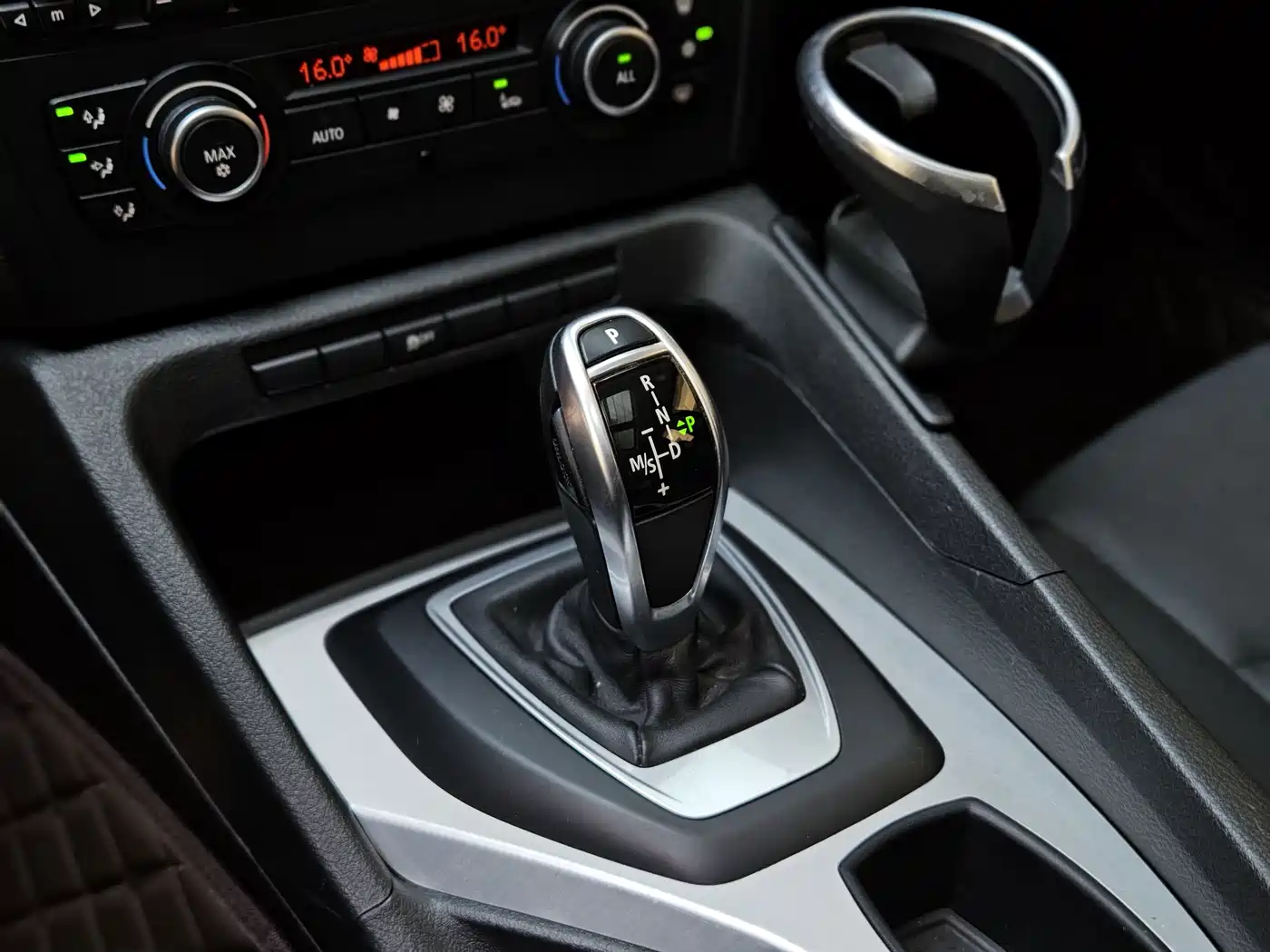 BMW X1 2012 sDrive20i Leading Model фото 22