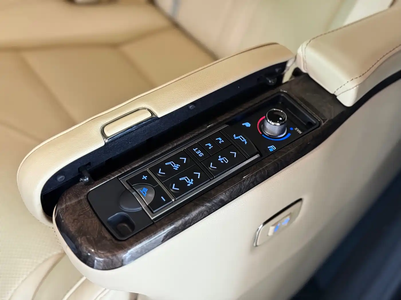 Toyota Vellfire 2021 Crown Hybrid 2.5L HV Supreme Edition фото 16
