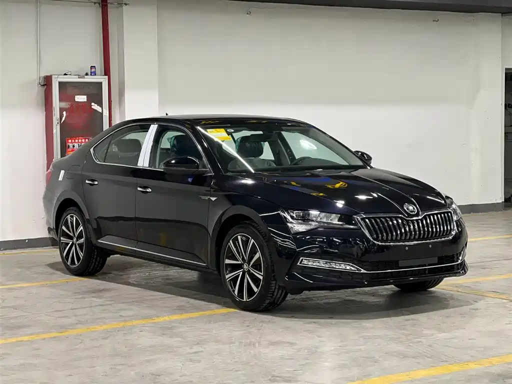 Škoda Superb 2025 Model TSI280 DSG Premium Edition фото 3