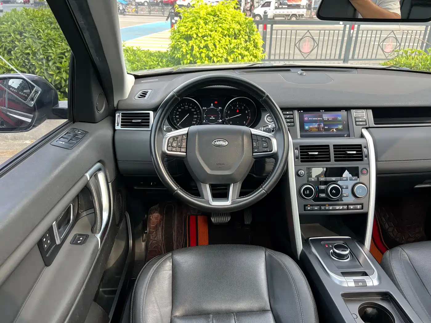 Land Rover Discovery Sport 2017 2.0T HSE фото 11