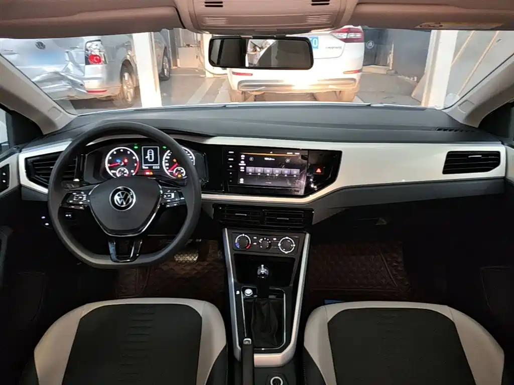 Volkswagen Polo 2021 Plus 1.5L Automatic Colorful Tech Edition фото 10