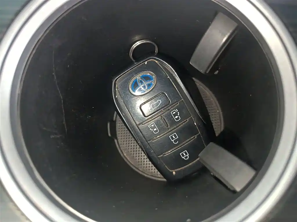 Toyota Sienna 2021 2.5L Hybrid Ultimate Edition фото 9