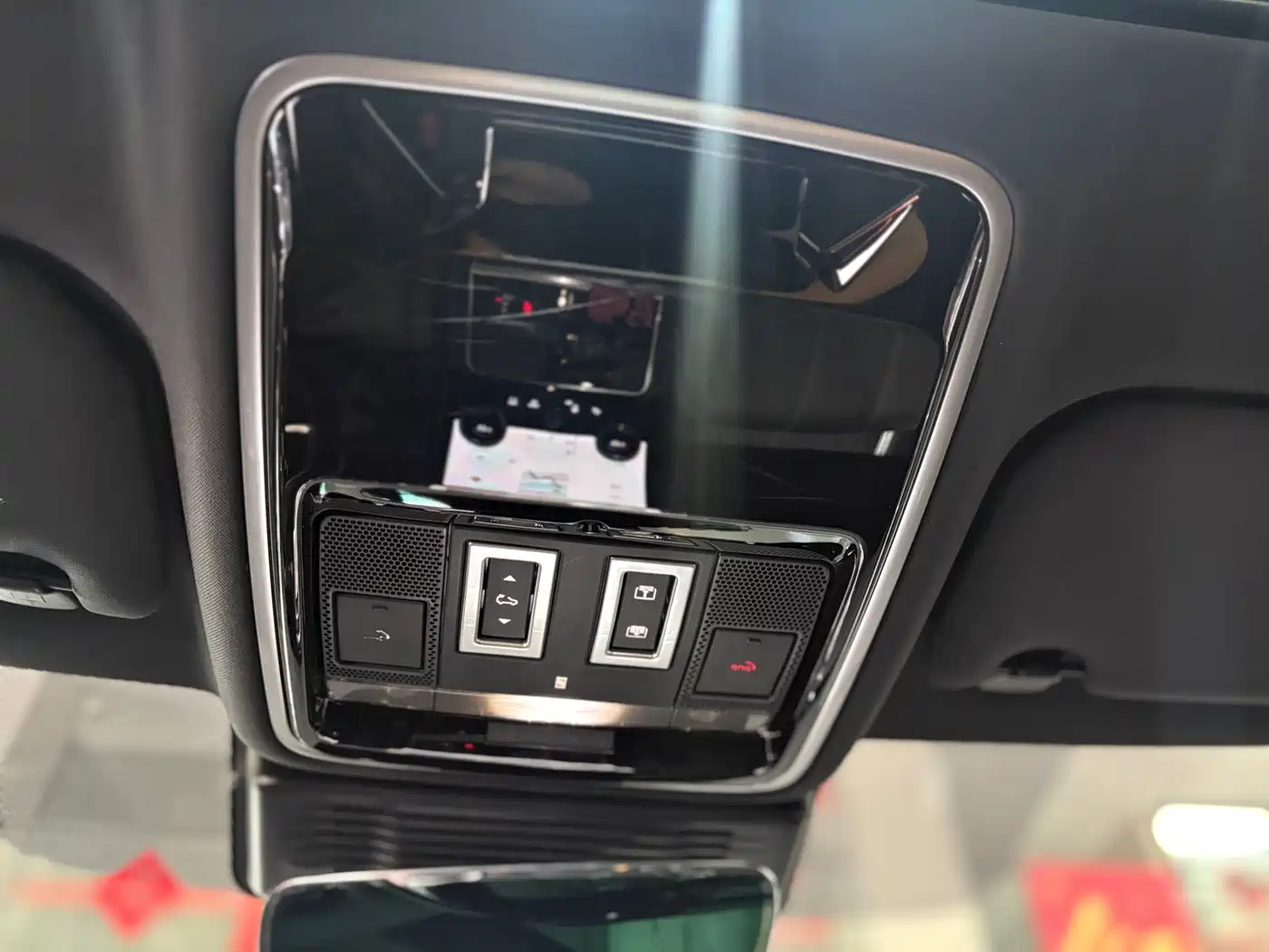 Land Rover Range Rover Velar 2021 P250 Gloss Black Collector's Edition фото 17