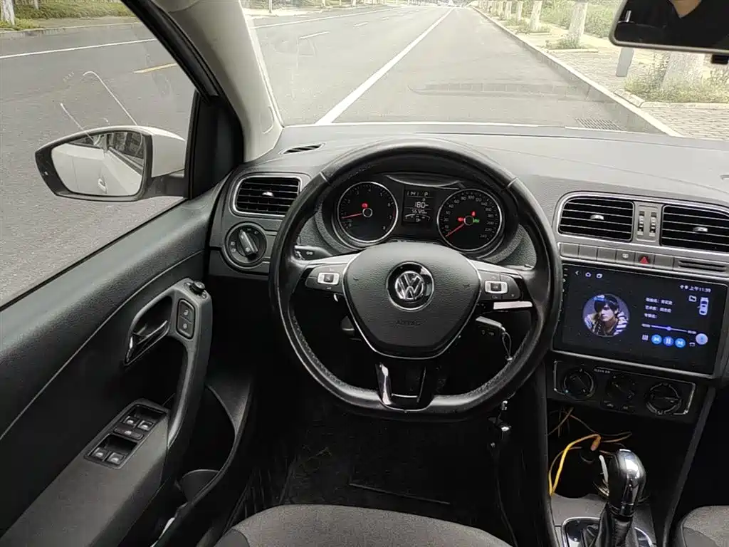 Volkswagen Polo 2016 1.6L Automatic Comfort фото 11