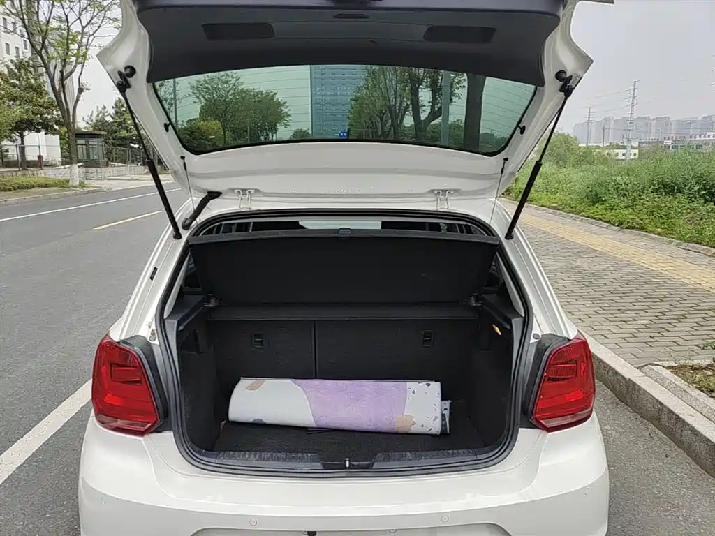 Volkswagen Polo 2016 1.6L Automatic Comfort фото 19