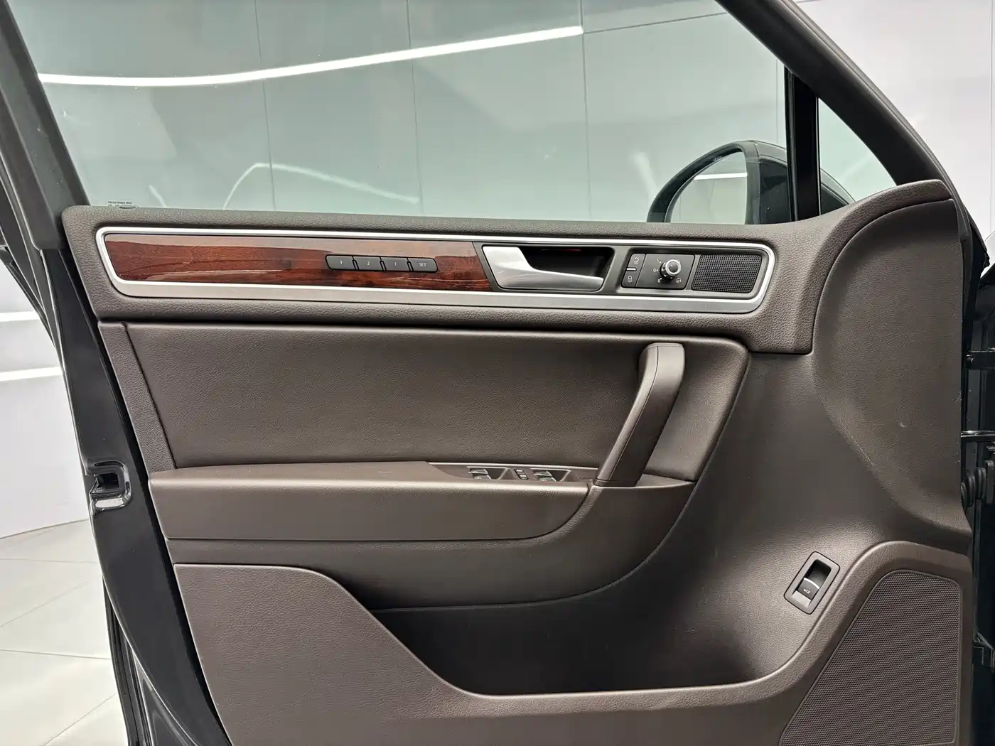 Volkswagen Touareg 2013 3.0TSI X 10th Anniversary Limited Edition фото 14