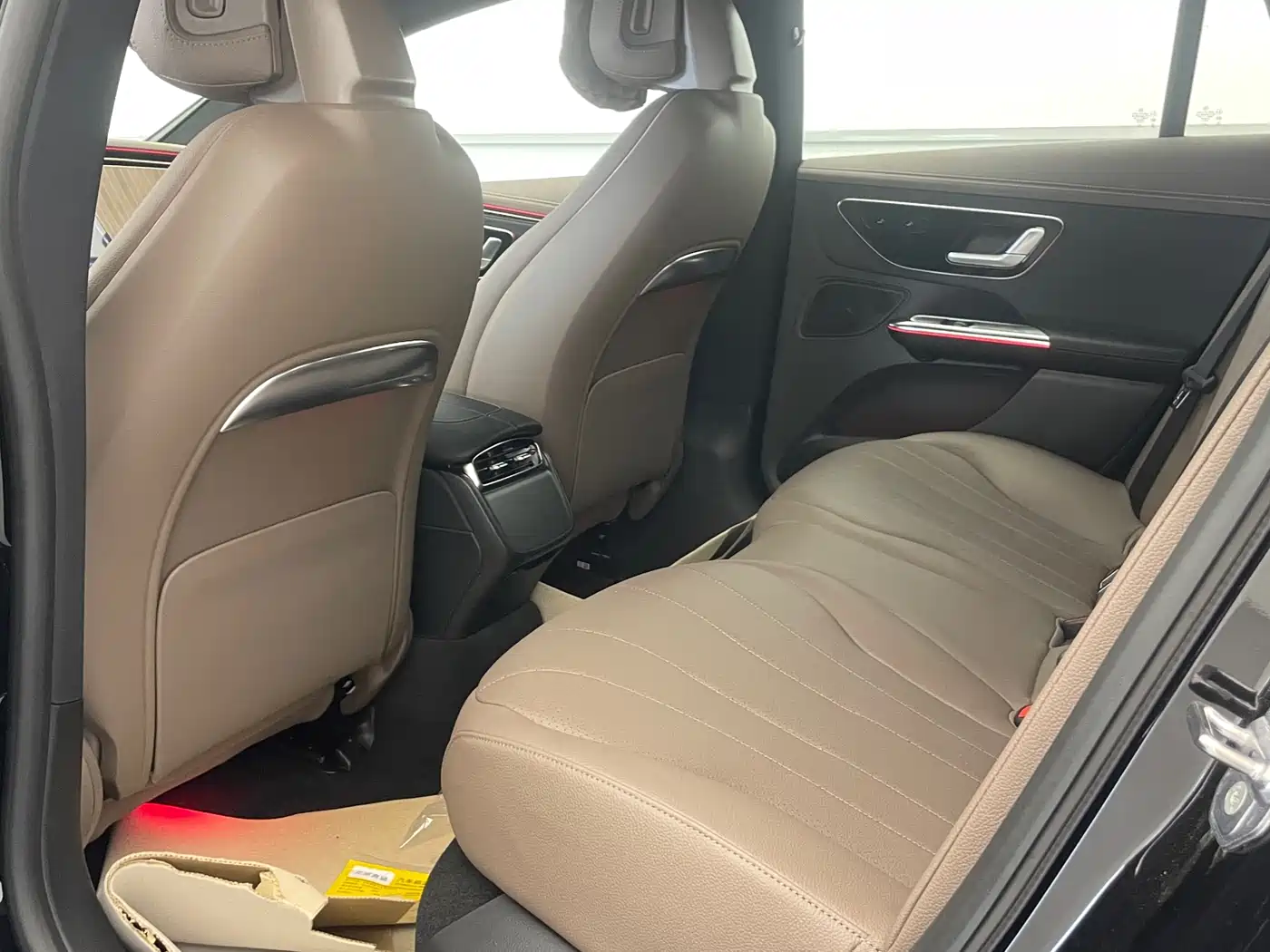 Mercedes-Benz EQE 2025 Model 500 4MATIC Luxury Edition фото 9