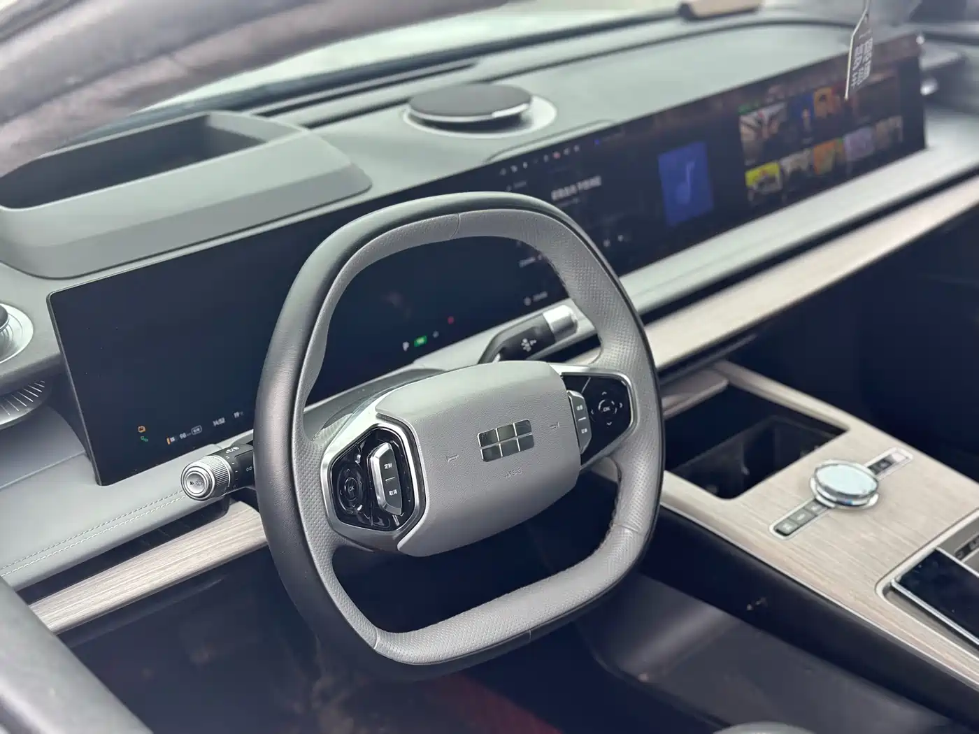 Geely Galaxy Galaxy E8 2024 665km RWD Starship Voyager Edition фото 4