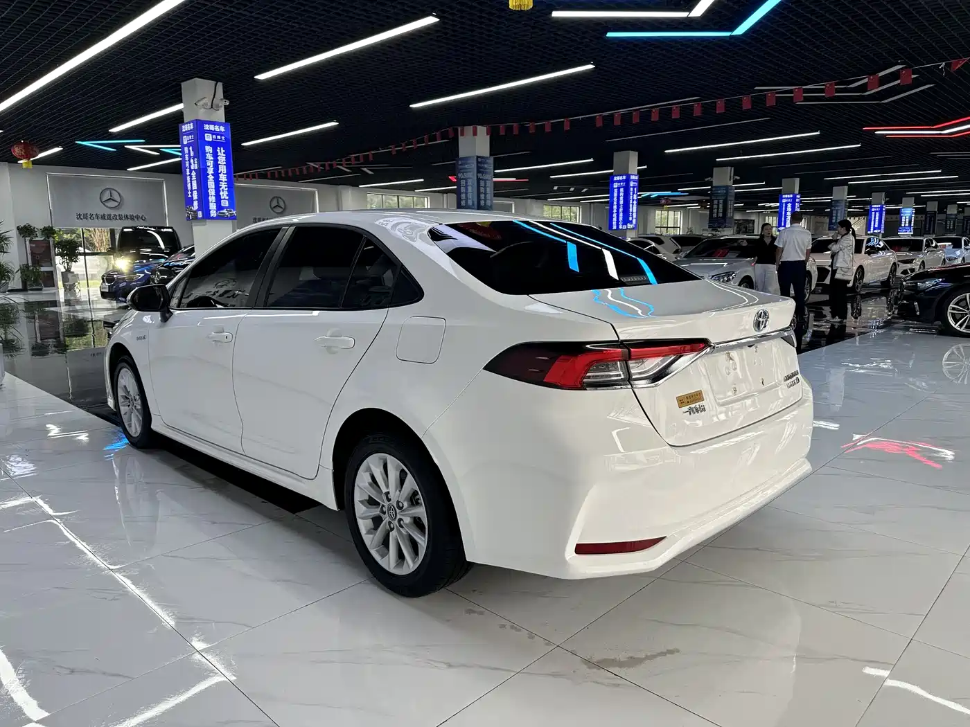 Toyota Corolla 2021 Hybrid 1.8L E-CVT Elite Edition фото 7