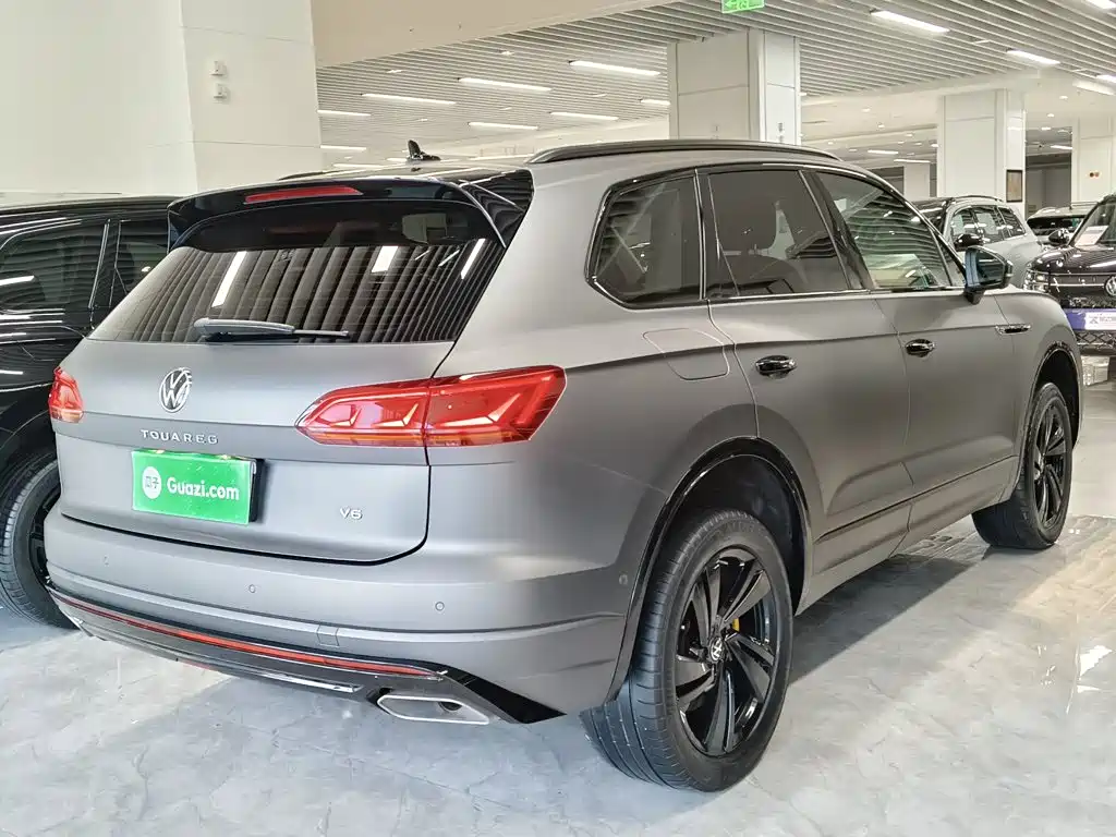 Volkswagen Touareg 2024 2023 3.0TSI R-Line Volcano Rock Paint Sport